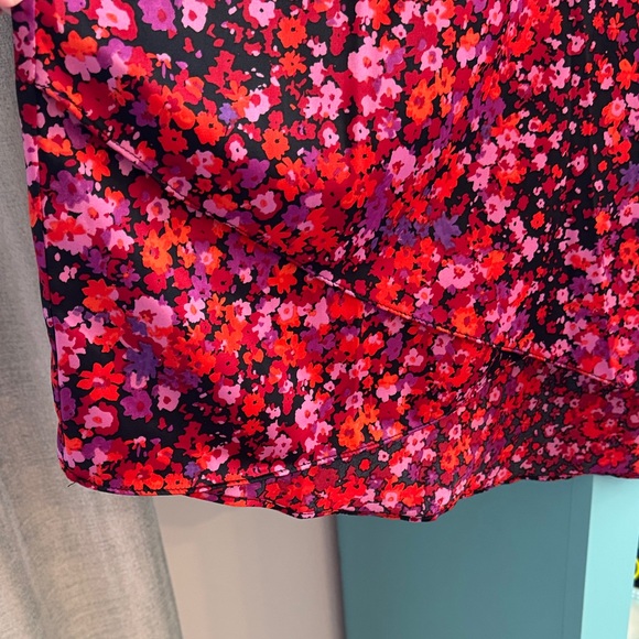 Vince Camuto Red and Purple Floral Blouse Large - Picture 4 of 5